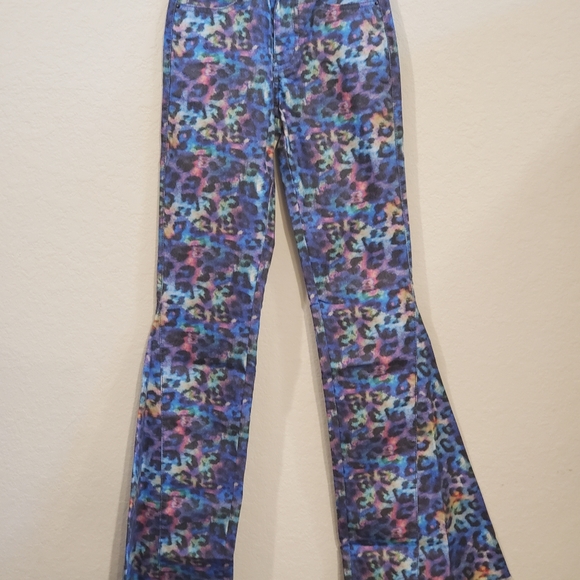 Iridescent Leopard Bells - Picture 5 of 5